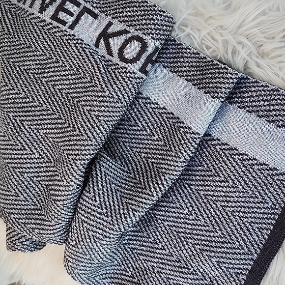 EUC MICHAEL KORS METALLIC SCARF - Picture 3 of 5